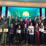 La junta directiva de Adompretur junto a los ganadores del PEL 2025.