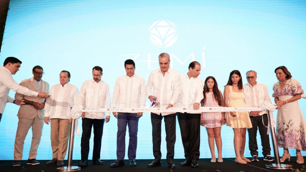 Actro inaugual encabezado por el presidente Lusi Abinader.