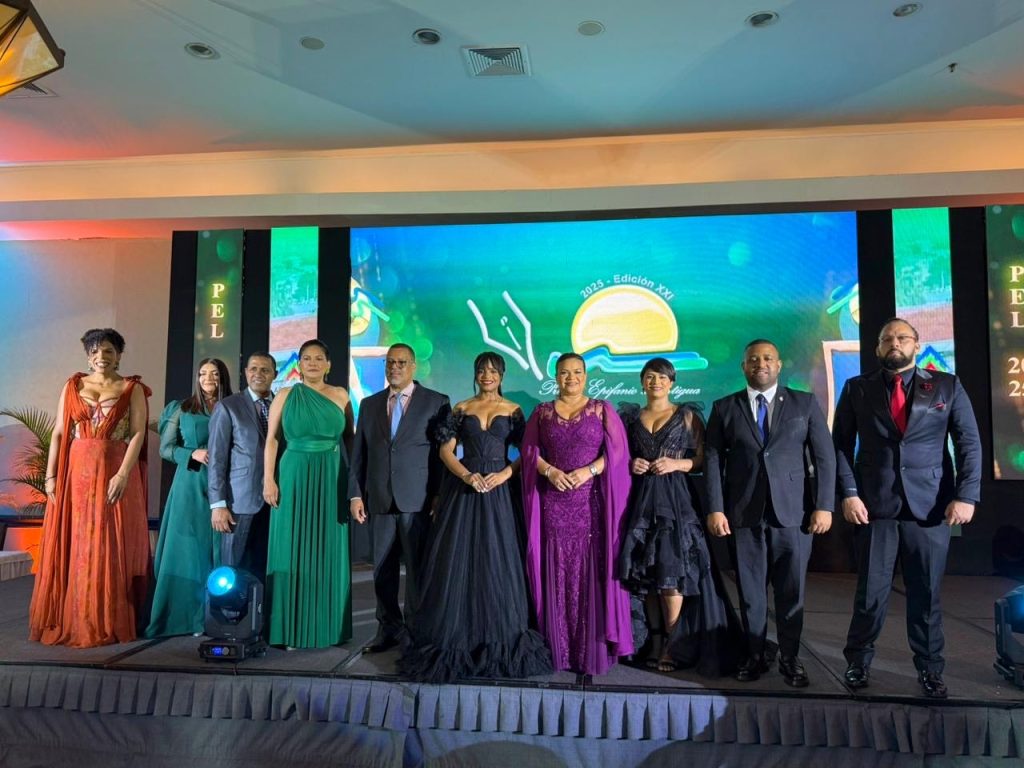 La junta directiva de Adompretur encabezó la entrega del PEL 2025.