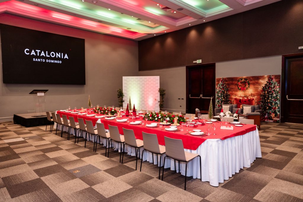 Salón Bruselas ambientado para encuentro de Navidad con la prensa