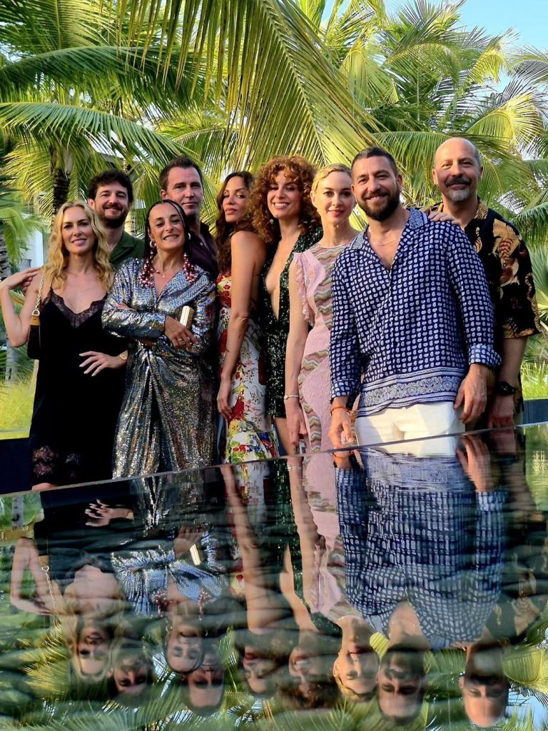 Reparto principal de la serie.