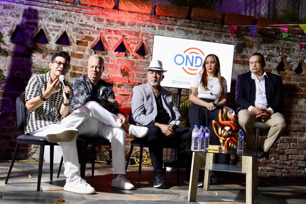 Expositores participantes en el conversatorio sobre Derecho de Autor en La Vega.