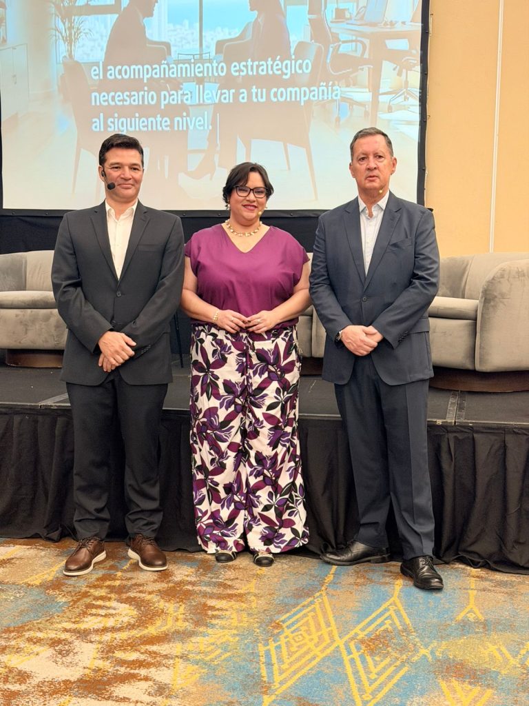 José David Restrepo, Wendy Moronta y Juan Carlos Linares M.