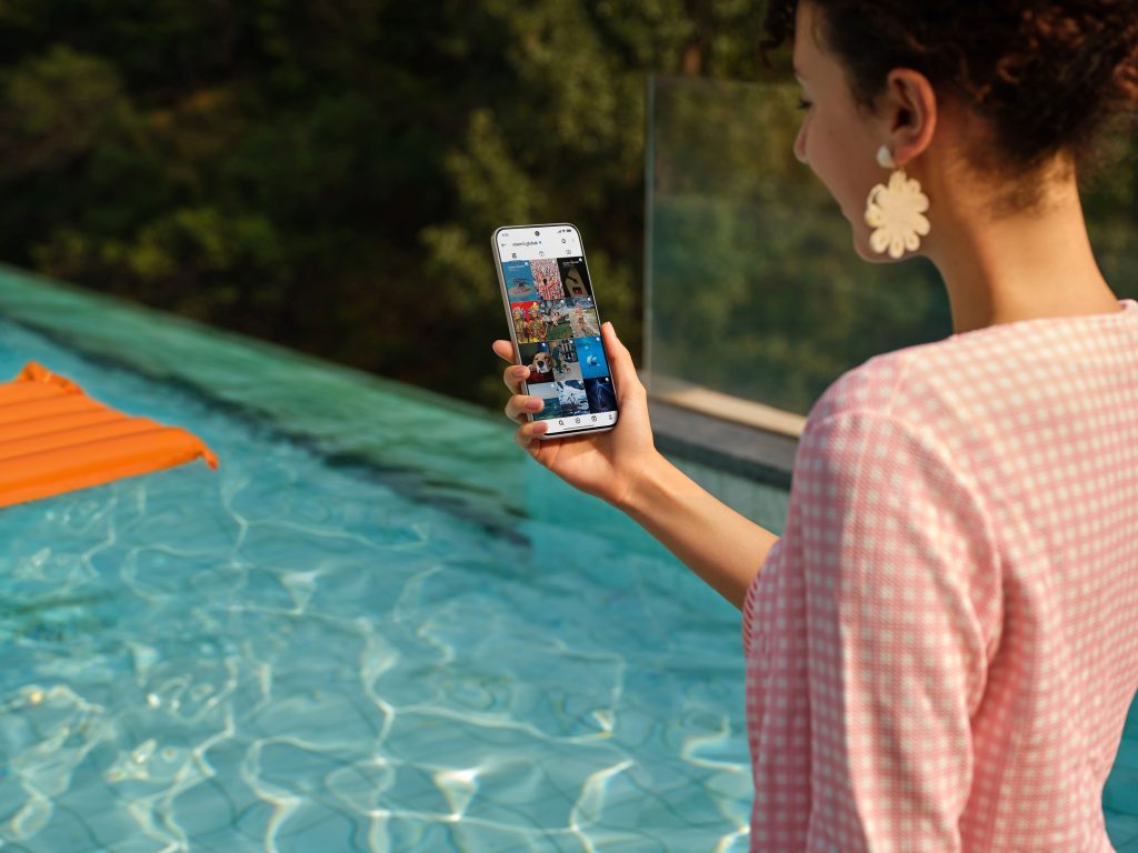 Sunlight Display: ajuste automático de brillo para exteriores.