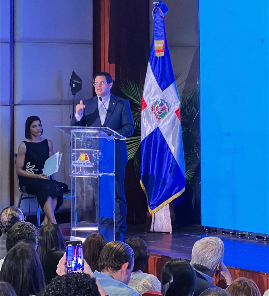 Dr. P. Secilio Espinal Espinal. Rector de la Pontificia Universidad Católica. Madre y Maestra.