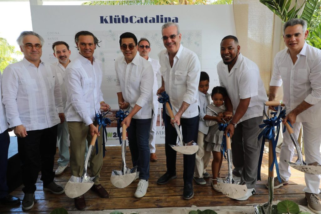 Isla Catalina estrena muelle y club de playa