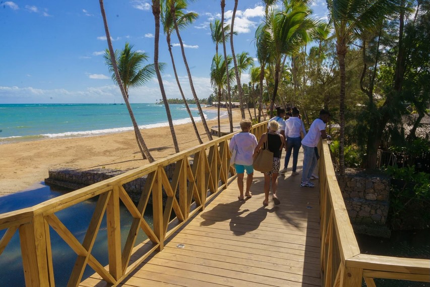 Las Terrenas estrena nueva pasarela peatonal