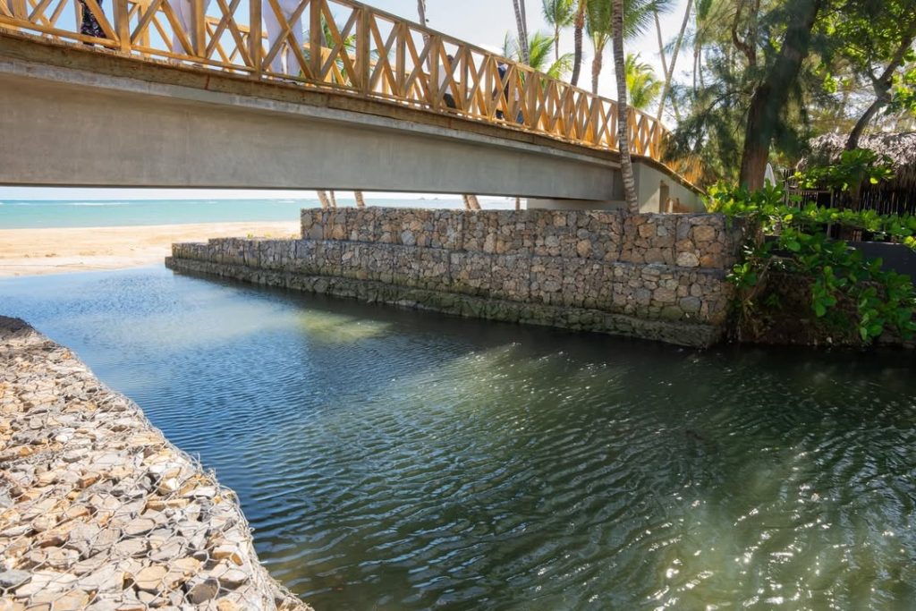 Las Terrenas estrena nueva pasarela peatonal