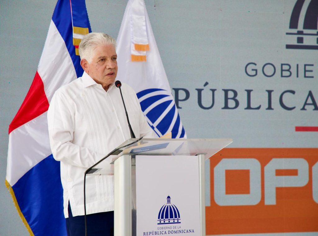 Eduardo Estrella, ministro de Obras Públicas.