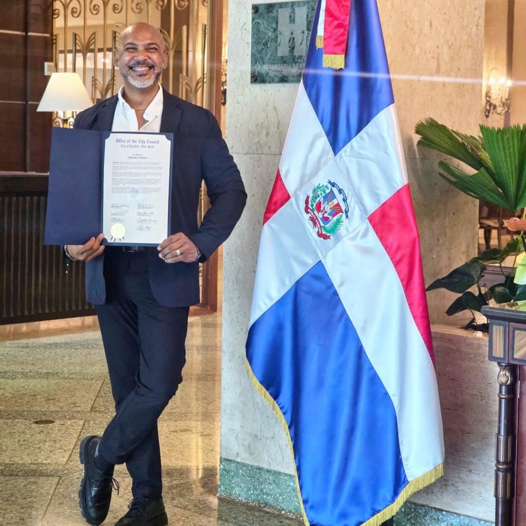 Salvador Batista recientemente fue reconocido por Ayuntamiento de Yonkers.