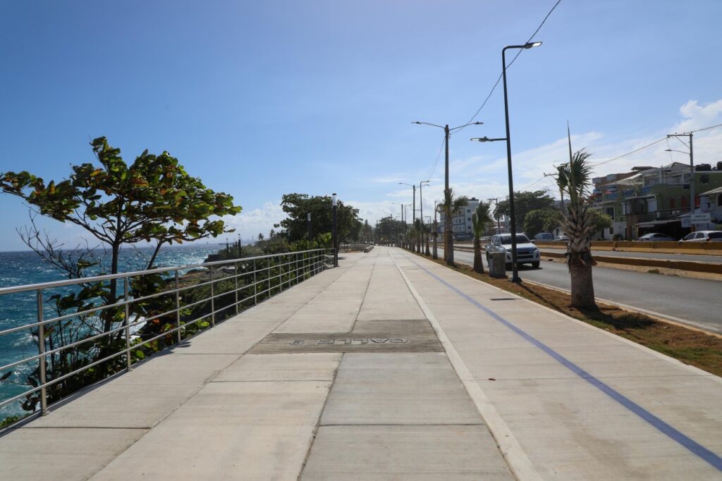 Presidente Abinader y David Collado inauguran segunda etapa del malecón de Santo Domingo Este