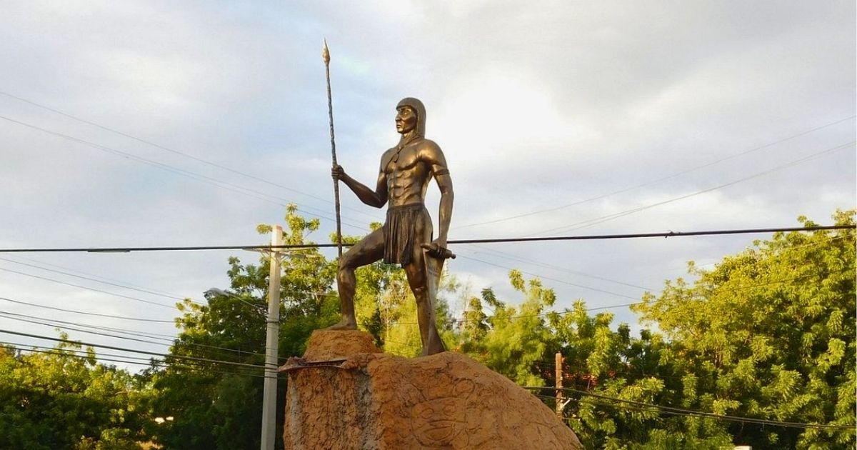 Monumento al cacique Enriquillo en Azua de Compostela