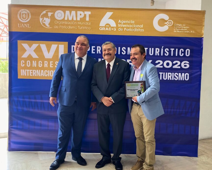 El Dr. Eduardo Gerardo Pérez Tijerina, director del Observatorio Astronómico Universitario de la Universidad Autónoma de Nuevo León (UANL), recibe el reconocimiento en la categoría Promotor del Desarrollo Turístico.