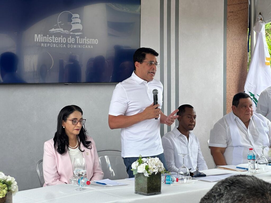 Turismo inicia construcción de parque-parador fotográfico en Las Clavellinas, Azua