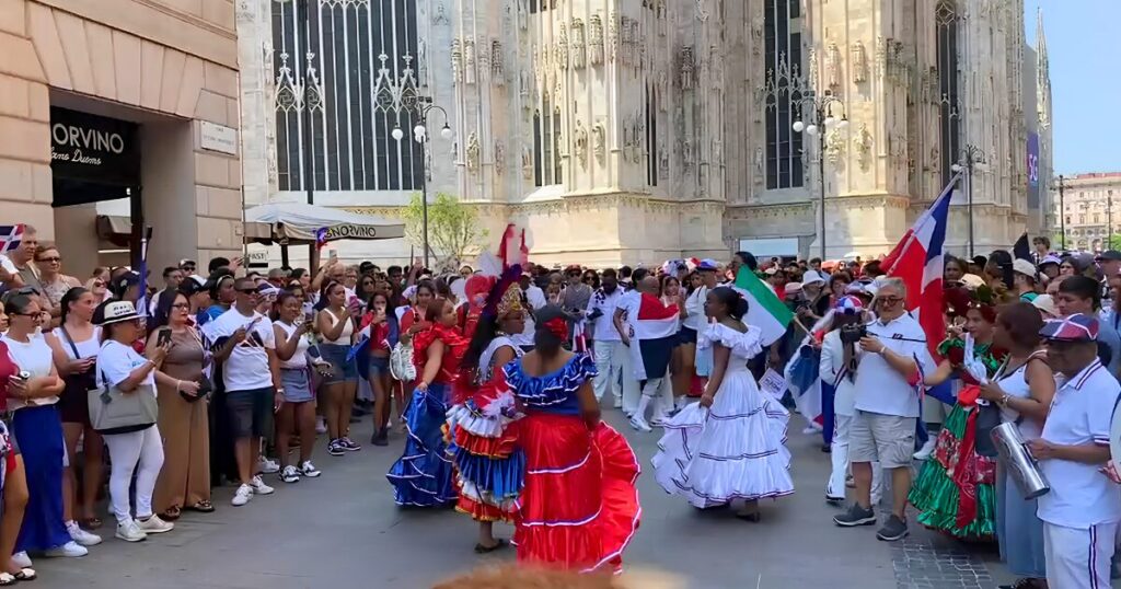 Milán volvió a vestirse de dominicano con la quinta Parada Dominicana en Italia