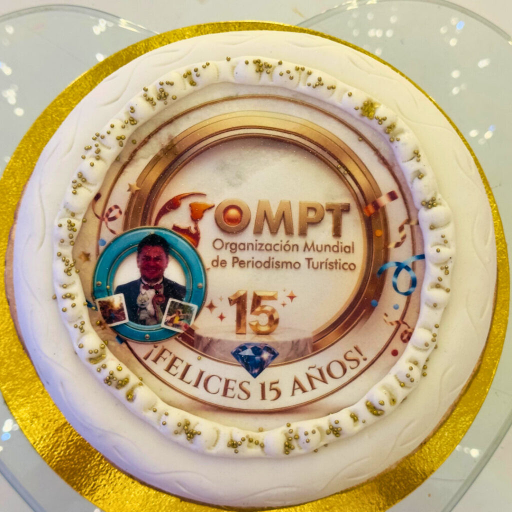 Pastel conmemorativo  por el 15 aniveresario de la OMPT.