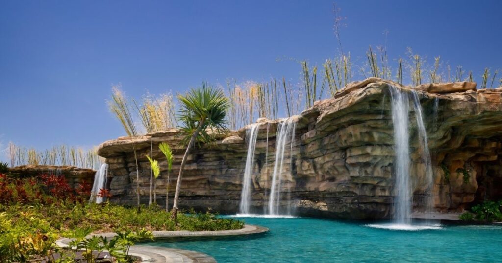 Piscina en forma de cenote.