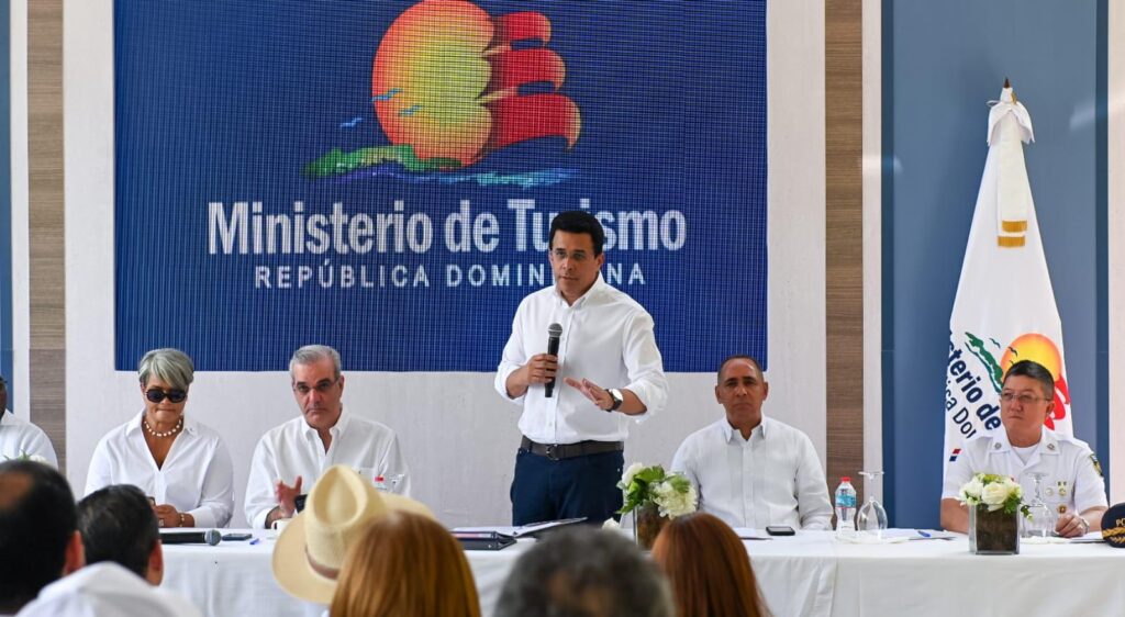 Ministro David Collado.