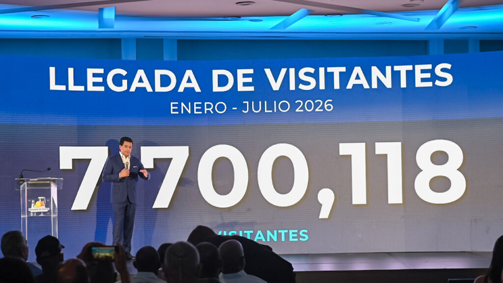 Ministro David Collado durante la presentacion de los resultados para el mes de julio.