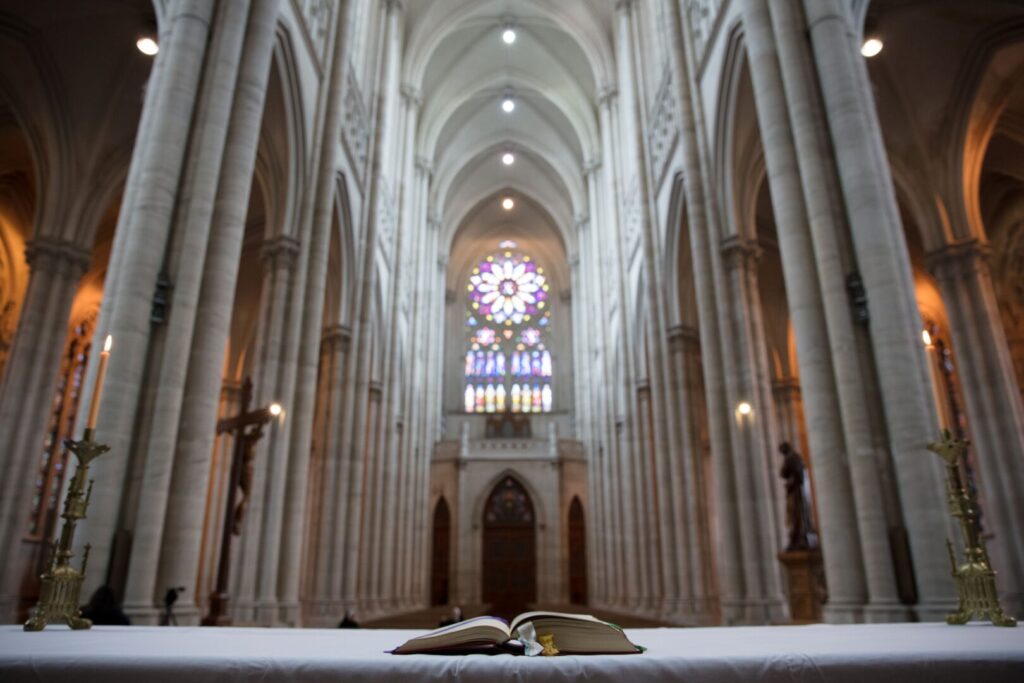 Atrio central de la catedral.