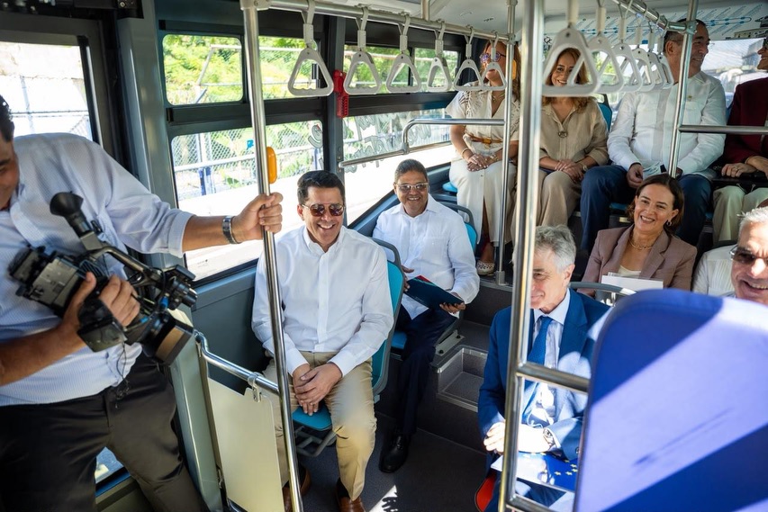 Ministro David Collado en la ruta inaugural.