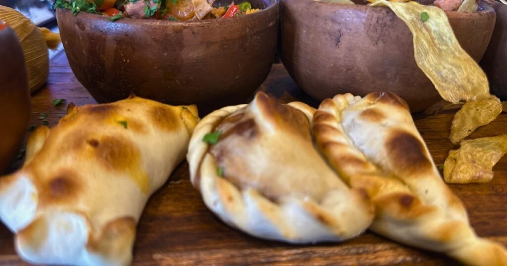 Empanadas salteñas, Restaurante Adobe.