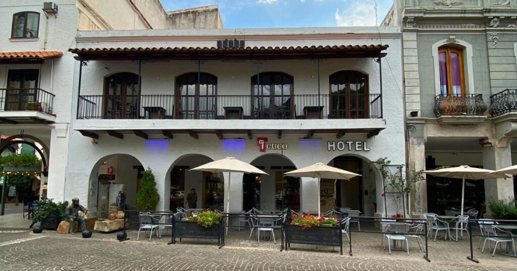 Complejo Adobe en Salta: historia colonial, gastronomía y hotel