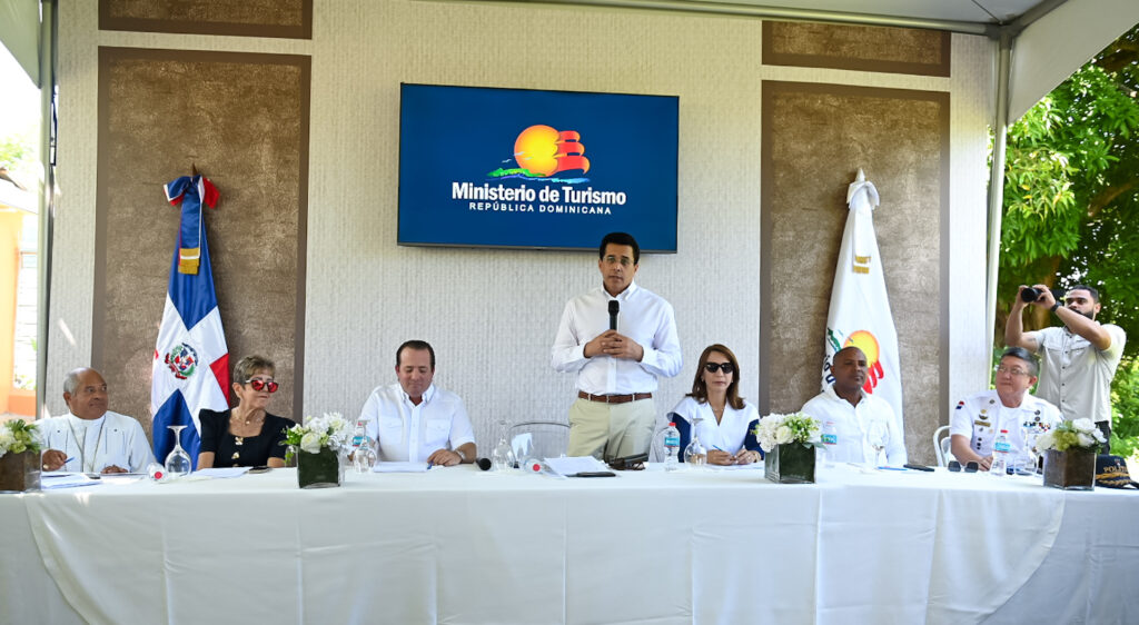 Turismo inicia reconstrucción de calles en Maimón, Puerto Plata