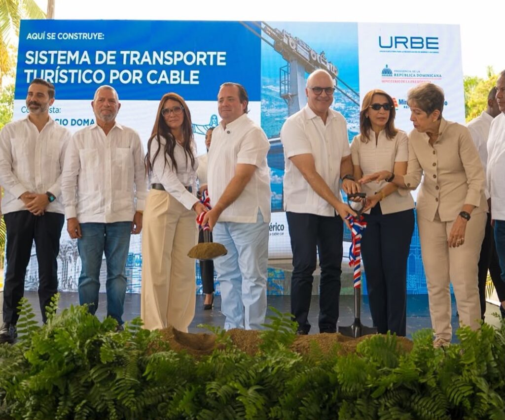 José Ignacio Paliza, ministro de la Presidencia, encabezó el acto de inicio de obras.