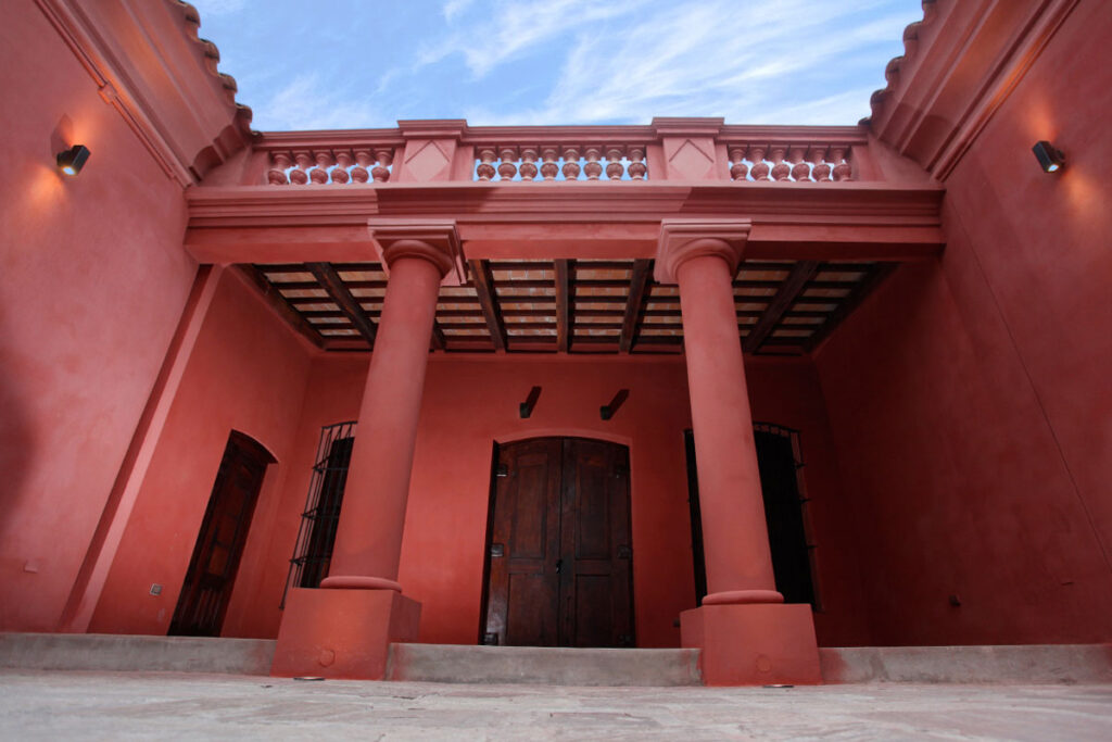 Fachada del Museo Güemes, ubicado en una histórica casona colonial de Salta donde vivió el general Martín Miguel de Güemes junto a su familia. El inmueble fue declarado Monumento Histórico Nacional en 1971. Foto: Museo Güemes.